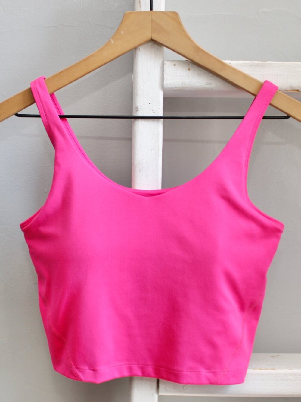Gilly Hicks Go Recharge Sweetheart Sports Bra Crop Tank Top Hot Pink sz Medium